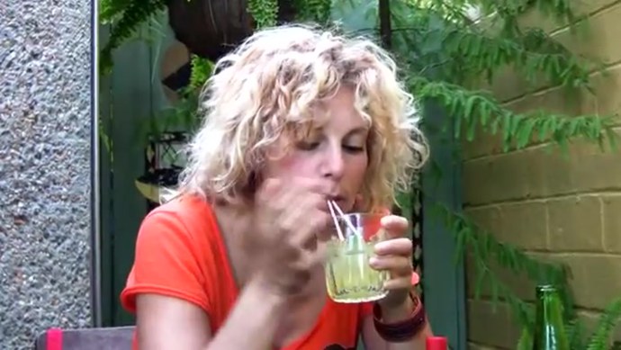 Джемма Халид на пляже