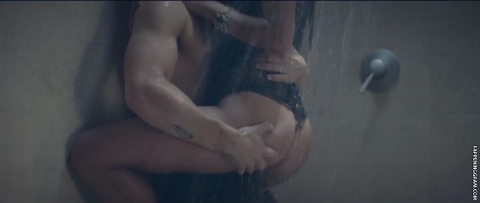 Шей Митчелл голая фото