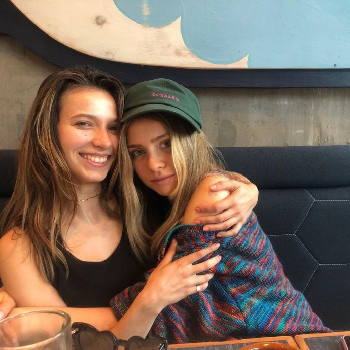 Мэдди Филлипс ножки