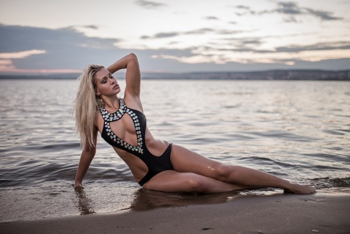 Таня Алемана в купальнике