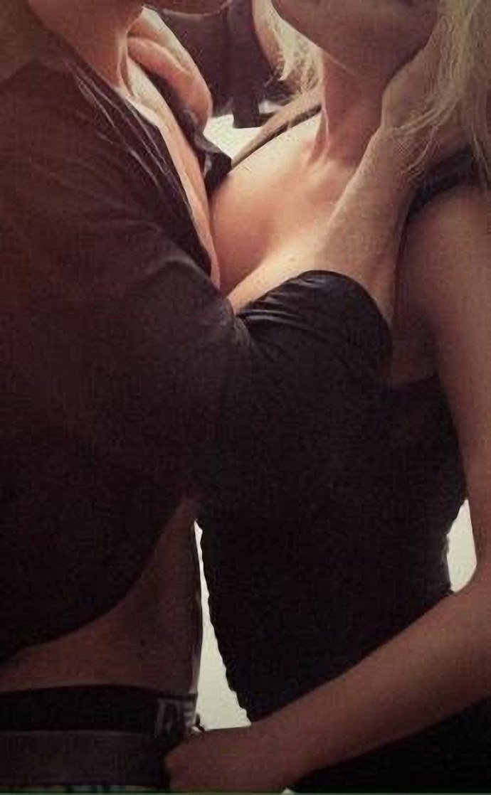 Катя Адушкина в купальнике 2020