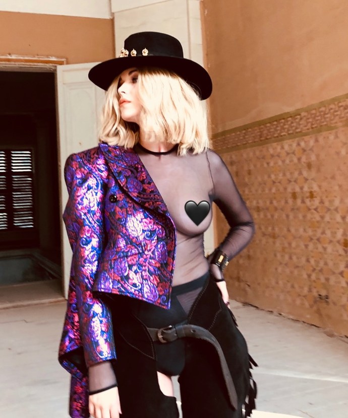 Голые красотки в деревне