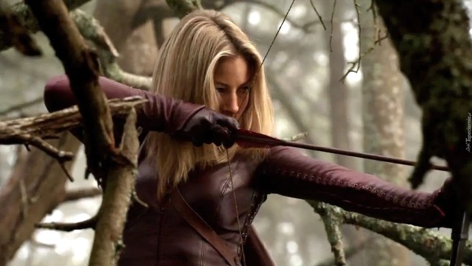 Светловолосая очаровашка Miley Mason кончает на пикнике