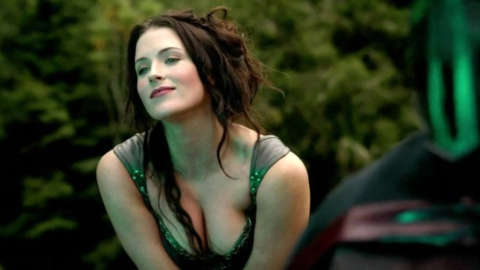 Кара Мейсон фигура голи груд