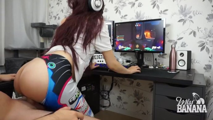 Порнозвезда стримерша