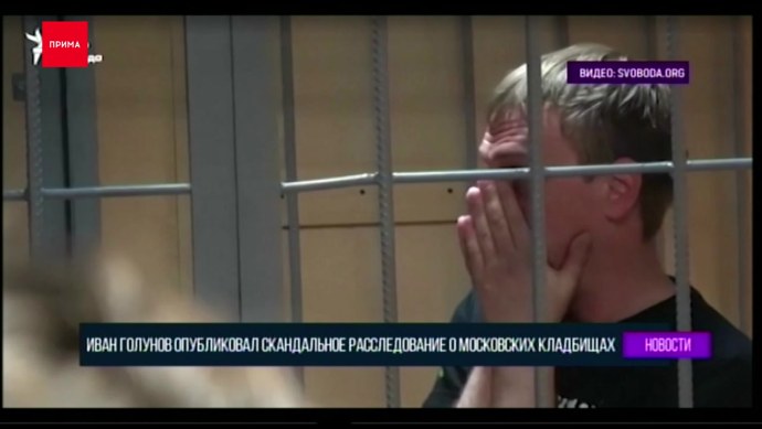 Тату надпись на бедре