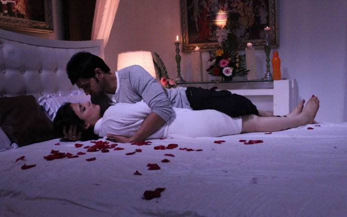 Брачная ночь в постели