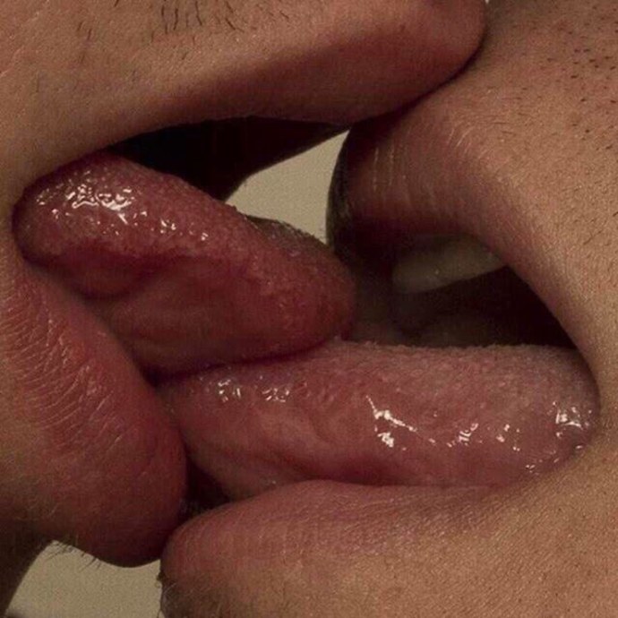 Страстные поцелуи