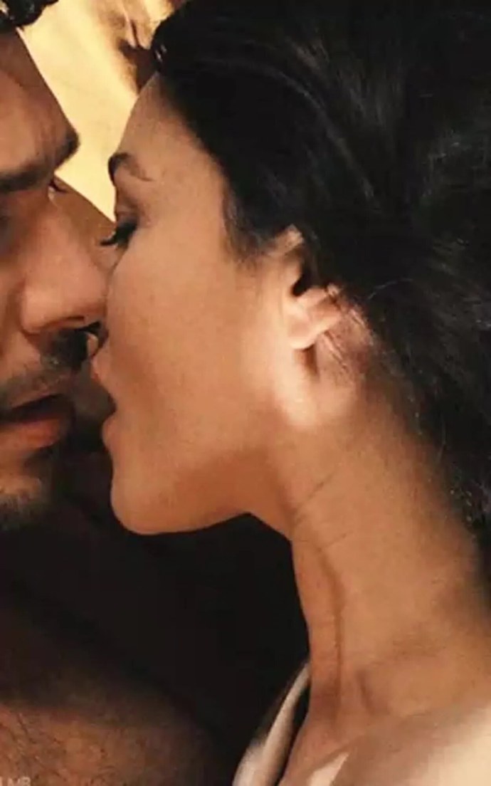 Страстный поцелуй