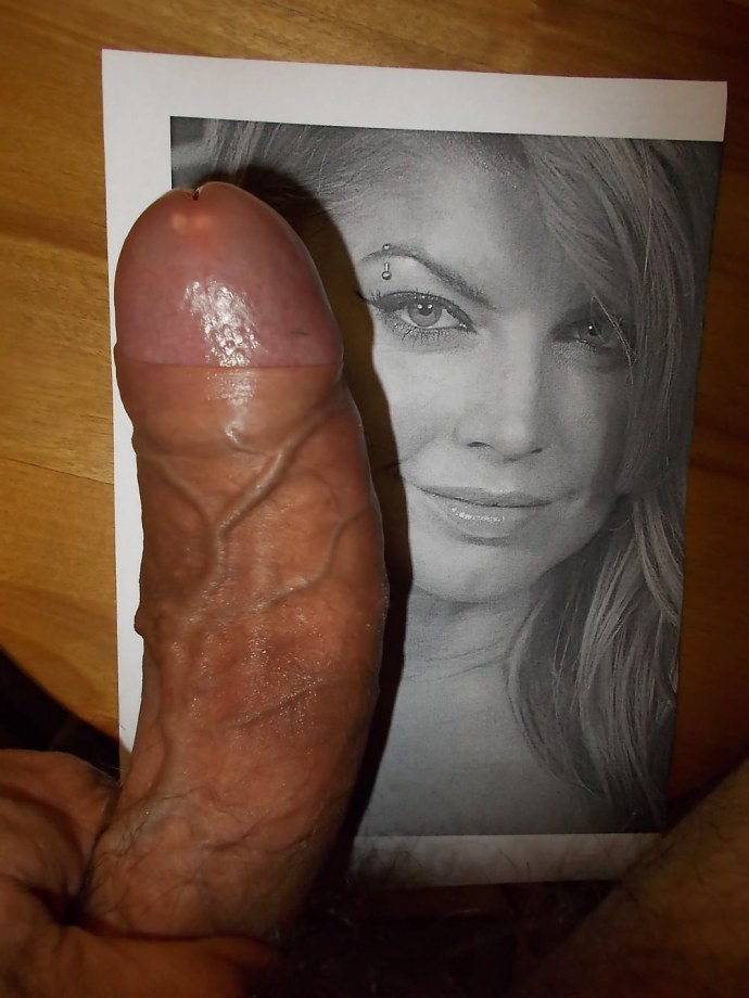 Ферги Дюамель разделась