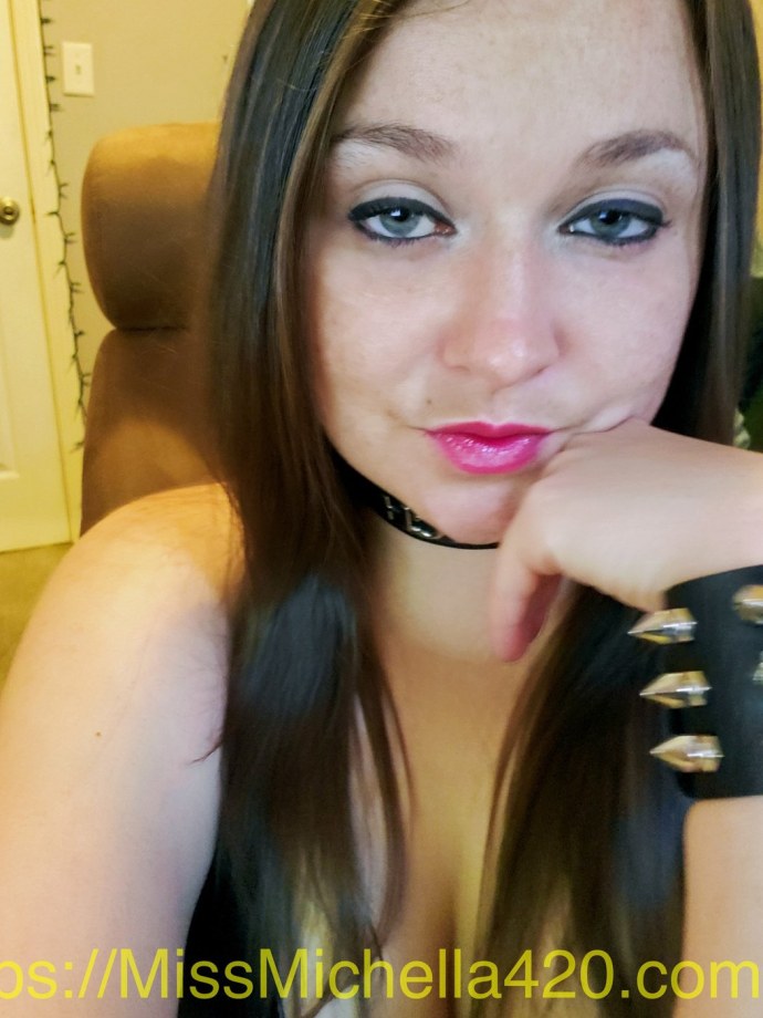 Микаэла Исидзу