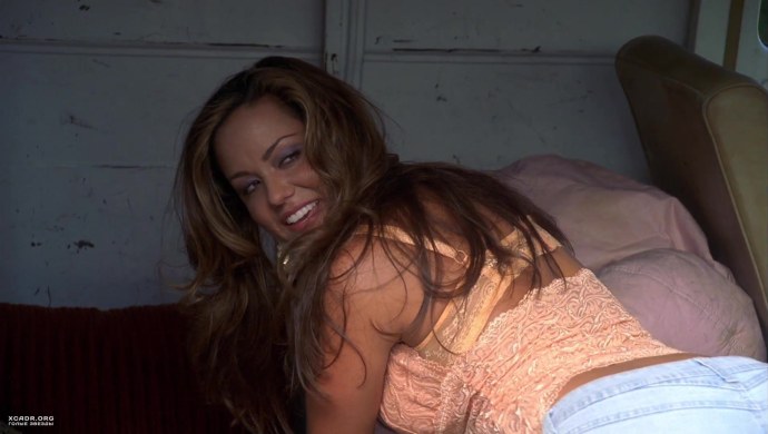 Элиша Катберт, Камилла Белль эро