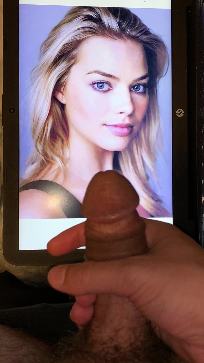 Марго Робби кончили на лицо