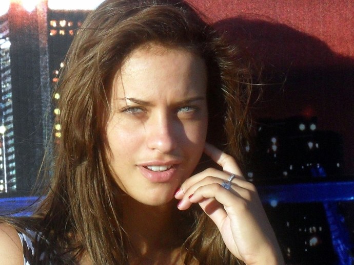 Фотомодель Элишка Шередова