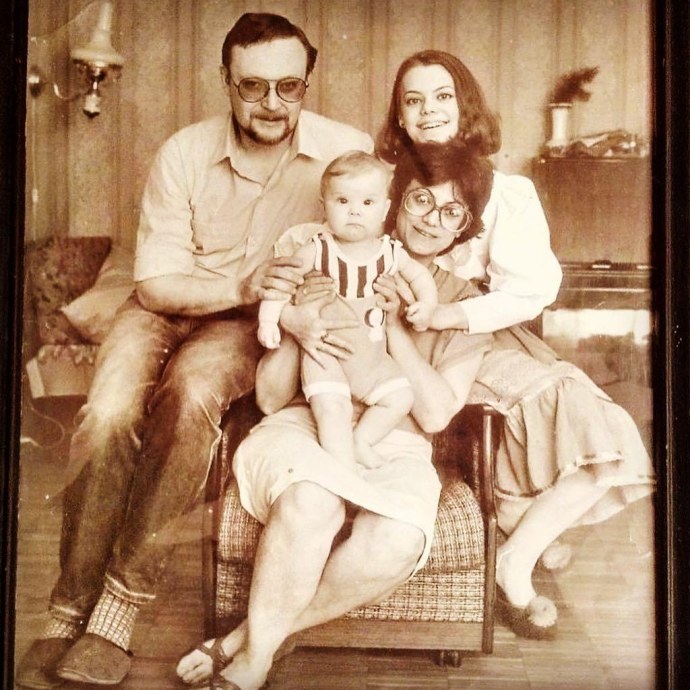 Яна Поплавская родители