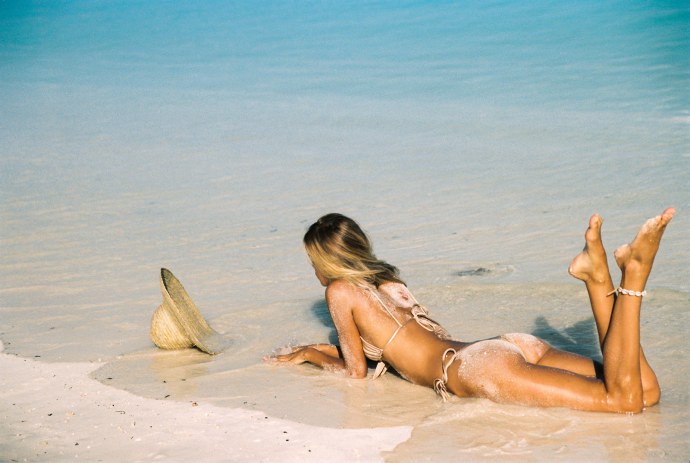 Фрида Аасен в полный рост