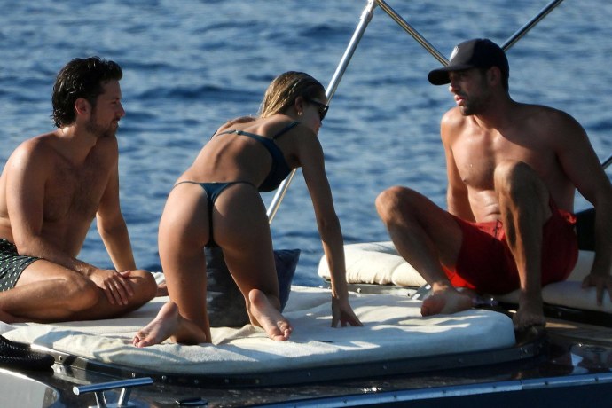 Фрида Аасен 2020 топлес