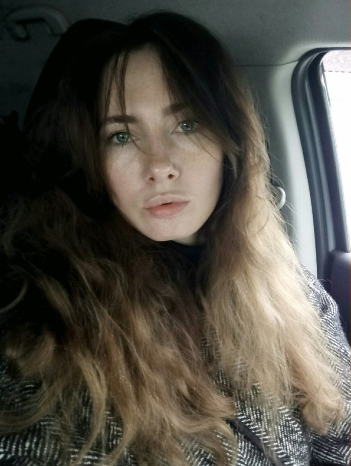 Девушка вид спереди и сбоку