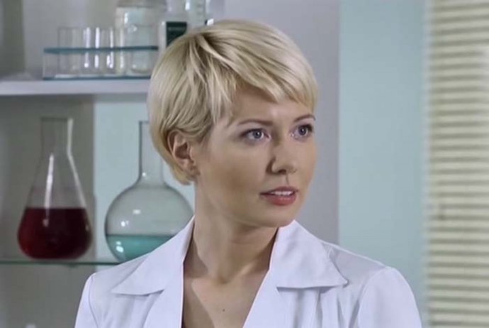 Адриана Малкова в колготках