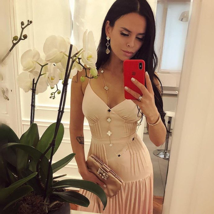 Виктория Романец грудь