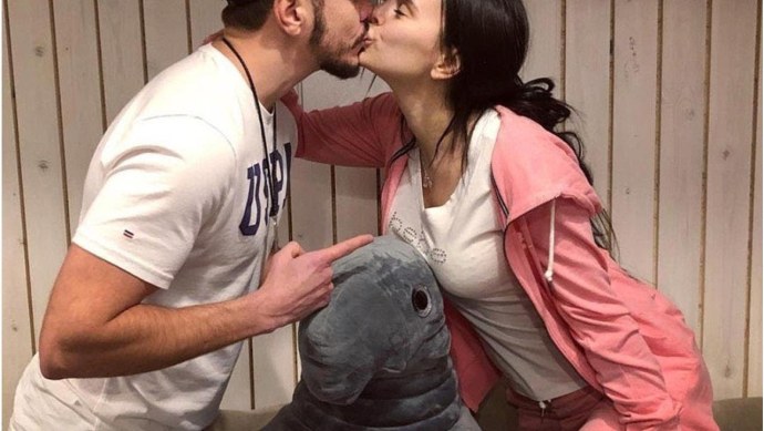 Поцелуй гиф