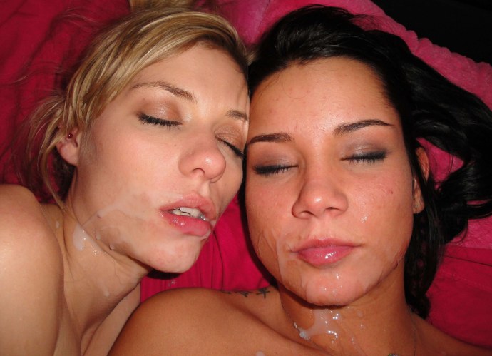 Кончают на лицо двум девкам