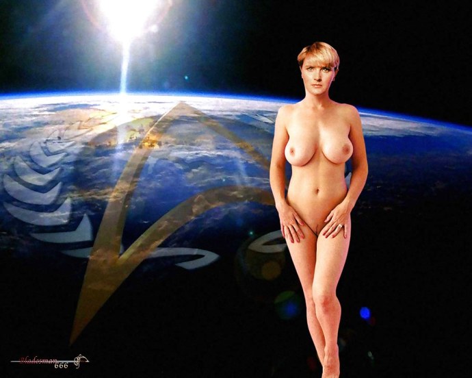 Голая телеведущая Арина Шарапова