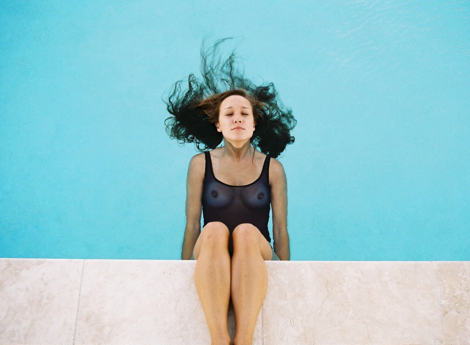 Юлия Гаврилова сливы в купальнике