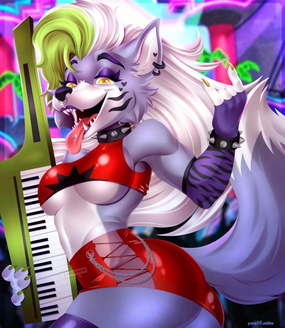 Красивую брюнетку в два ствола