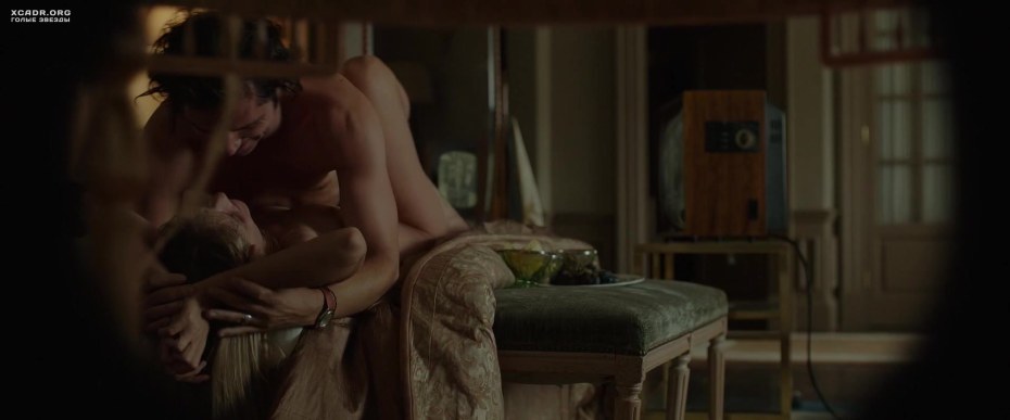 Мелани Лоран без трусов