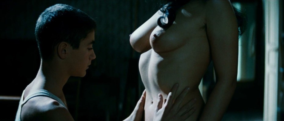 Monica Bellucci la Riffa ( 1991 ) сиськи