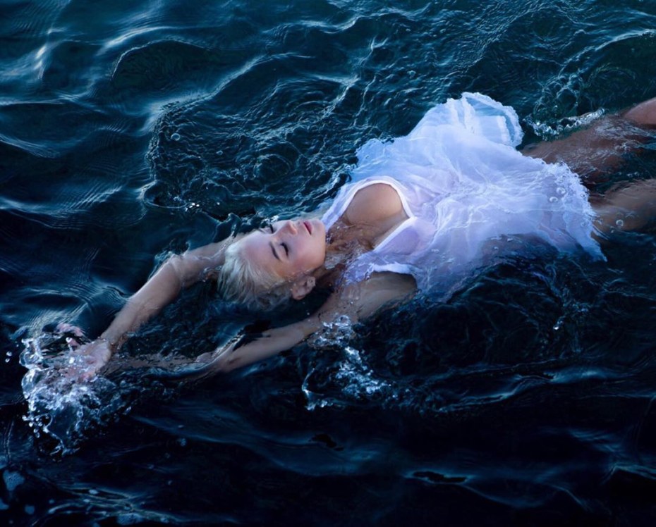 Ekaterina Zueva бикини