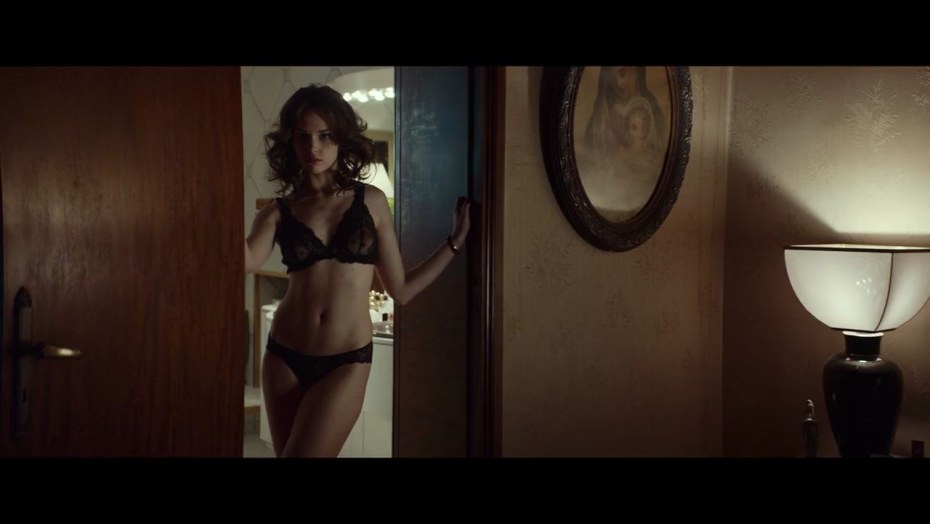 Сара Серайокко в купальнике