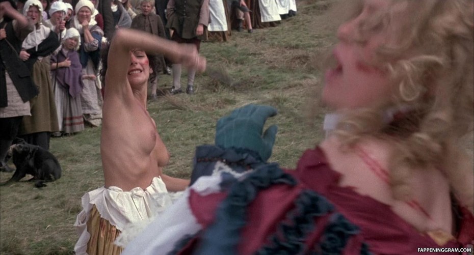 Марину Сиртис бьют кнутом