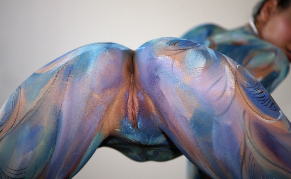 Рисование на голом женском теле