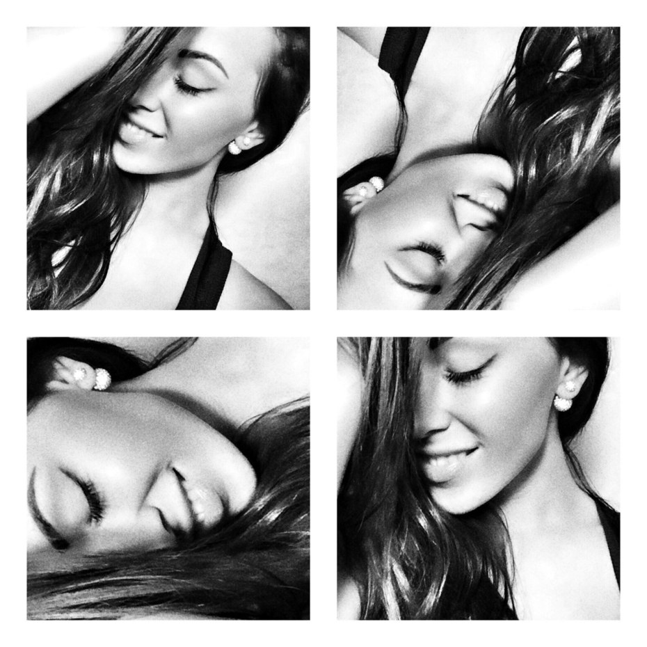 Оля Полякова с дочерью в купальниках