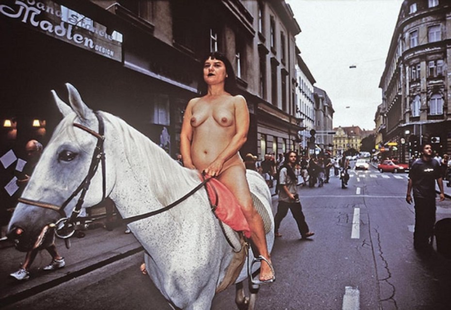 Девушки голышом на лошадях