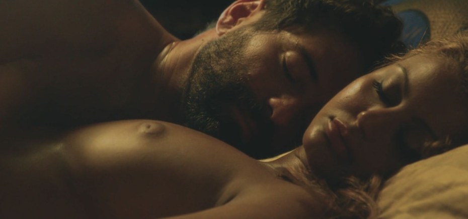 Захия дехар голая грудь