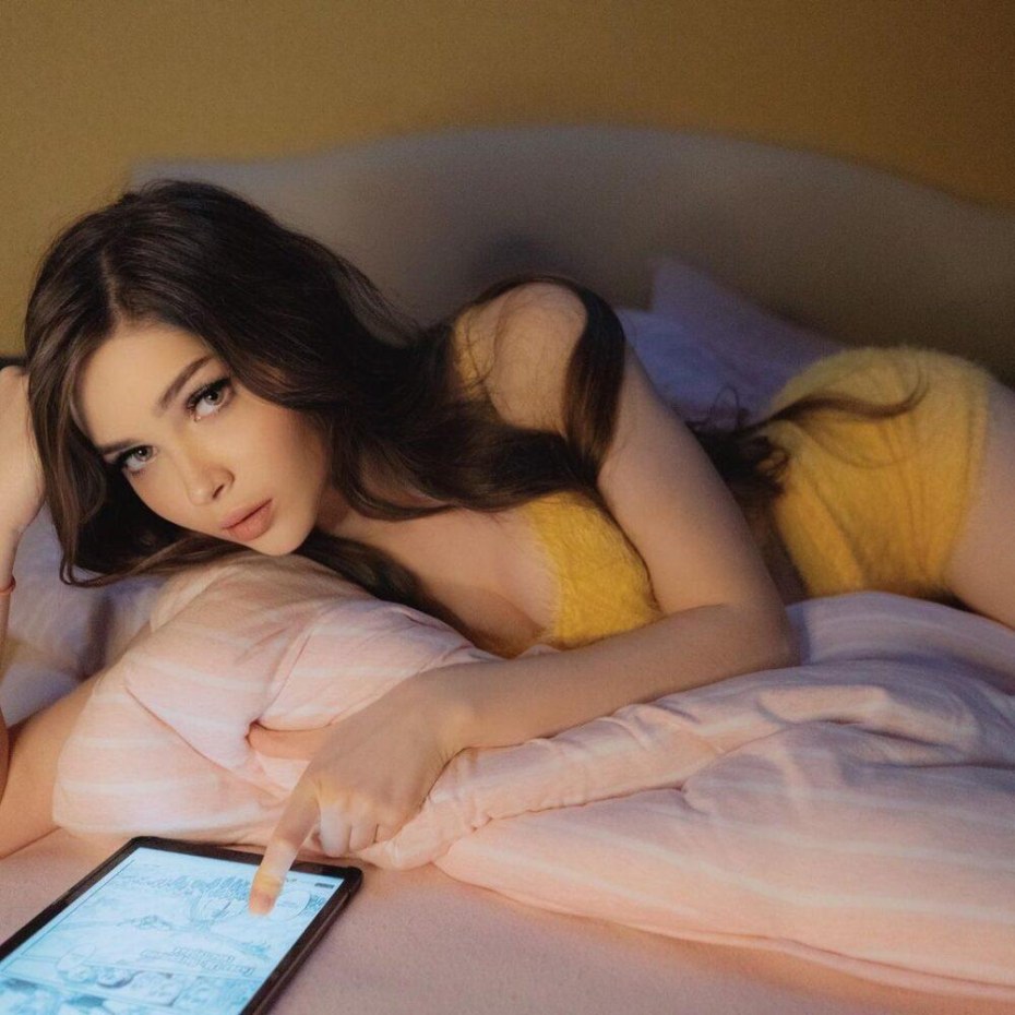 Карина Сычева в купальнике