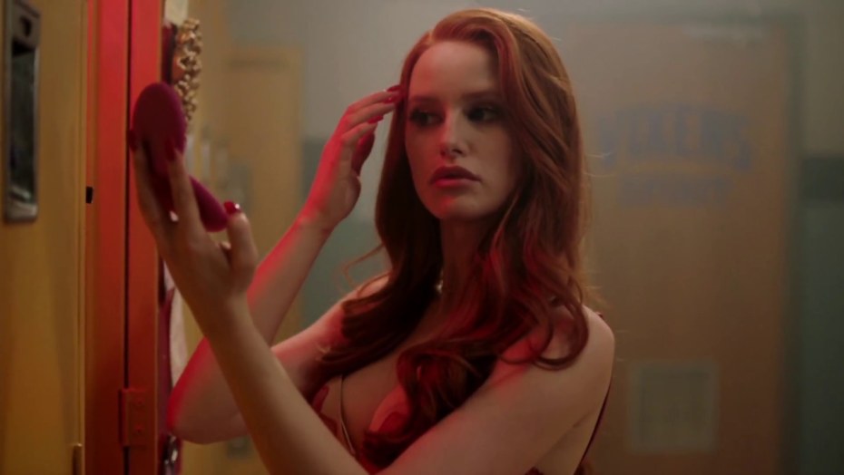 Мэделин Петш в Нижнем белье