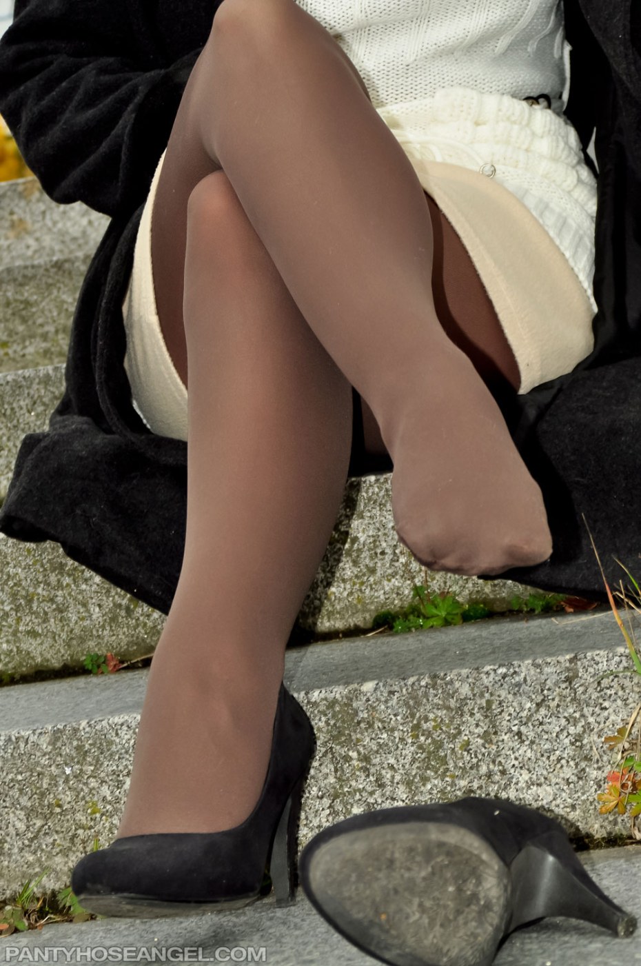 Нейлоновые чулки на ножках