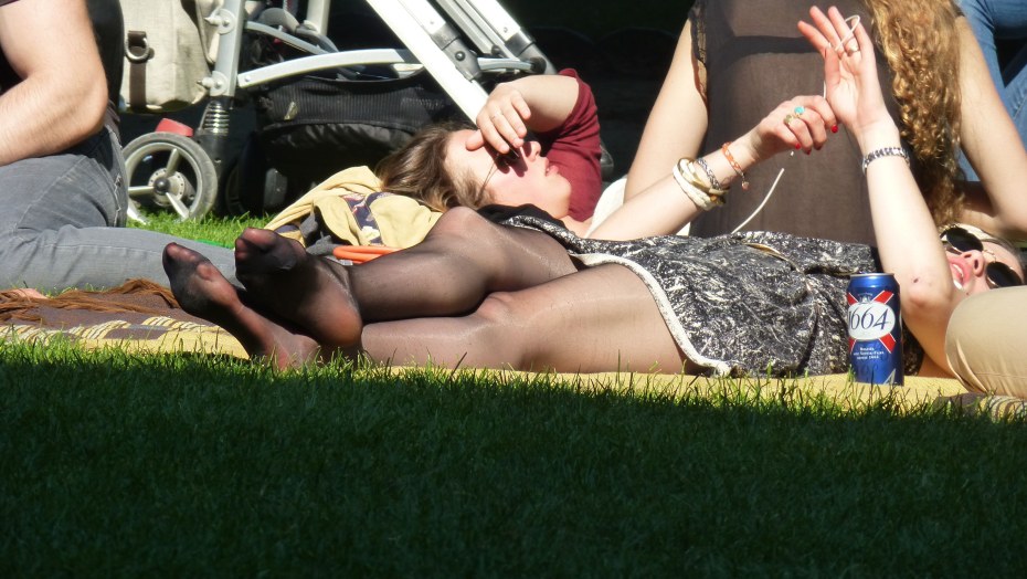 В автобусе колготки нейлон