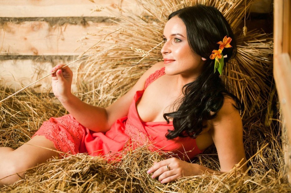 Саша Блейз на сеновале