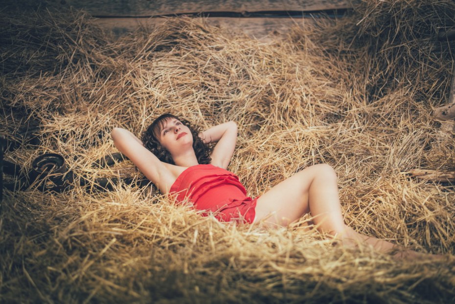 Саша Блейз на сеновале