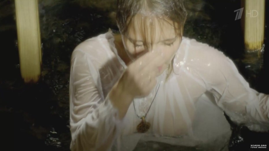 Полина Сыркина голышом