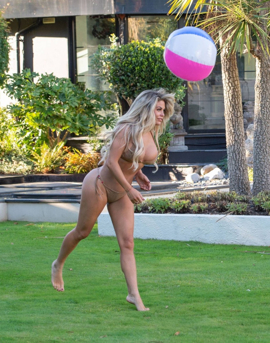 Бьянка Гаскойн без трусов