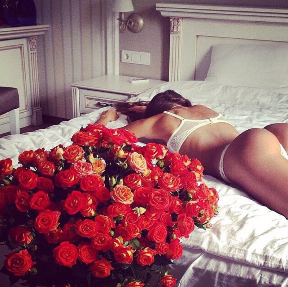 Ребекка Фергюсон в Нижнем белье в миссии