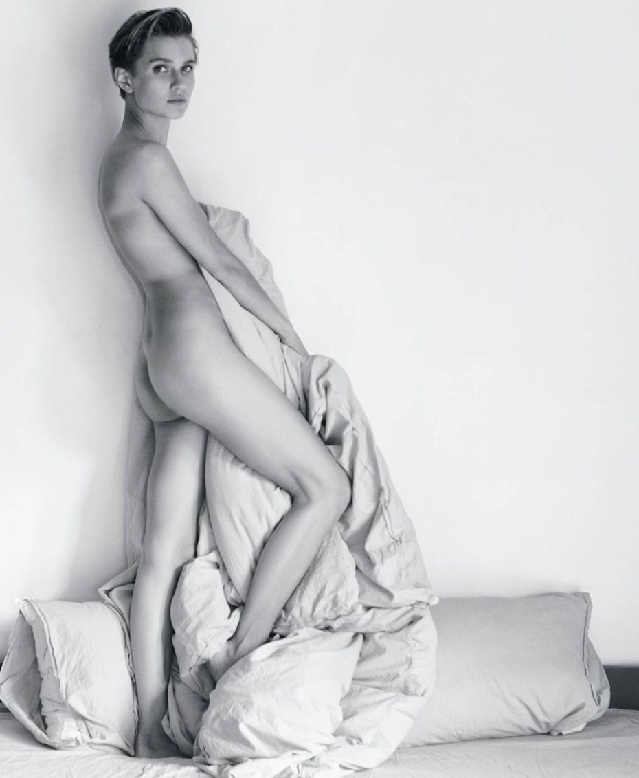 Телеведущая Анна Кастерова голая