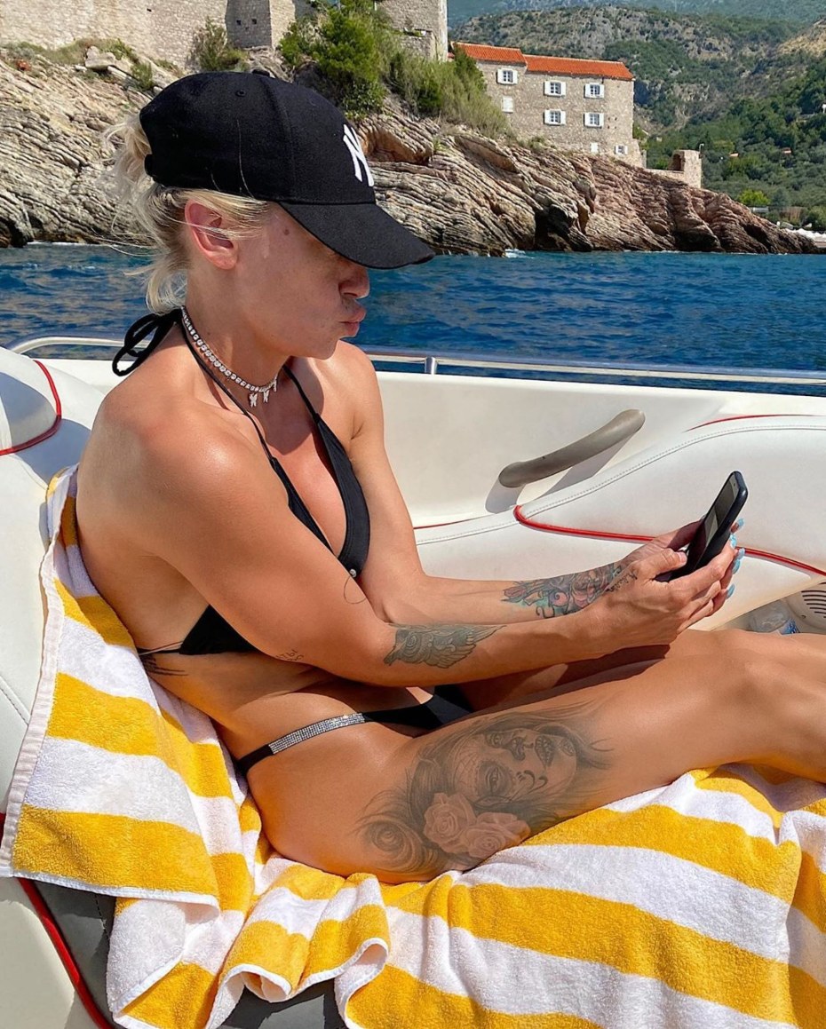 Настя Ивлеева сливы