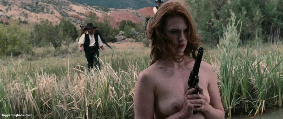 Дженьюэри Джонс сиськи